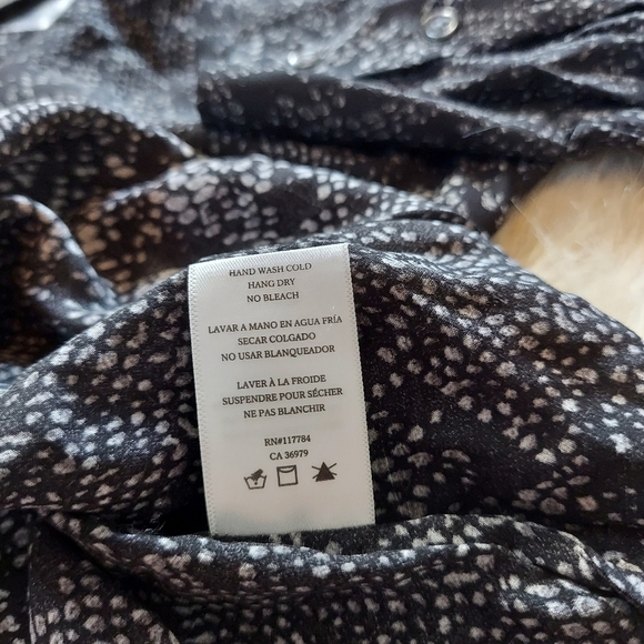 NWT Rails Roslyn Snake Print Long Sleeve Blouse Size XS - Picture 9 of 10